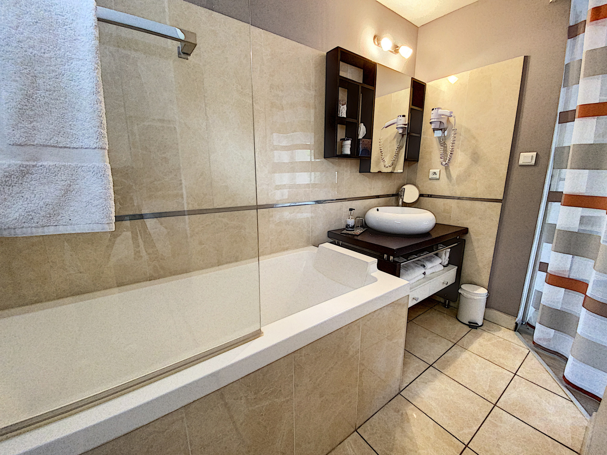Salle de bains de la chambre N°2